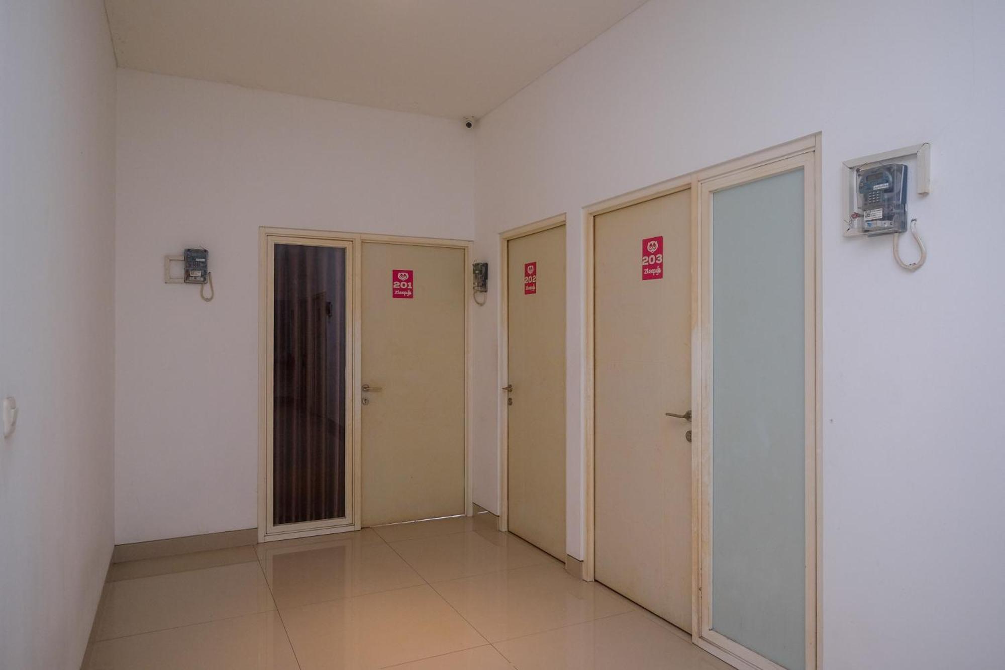 Reddoorz Syariah Near Simpang Lima Semarang Hotel Jomblang Exterior photo