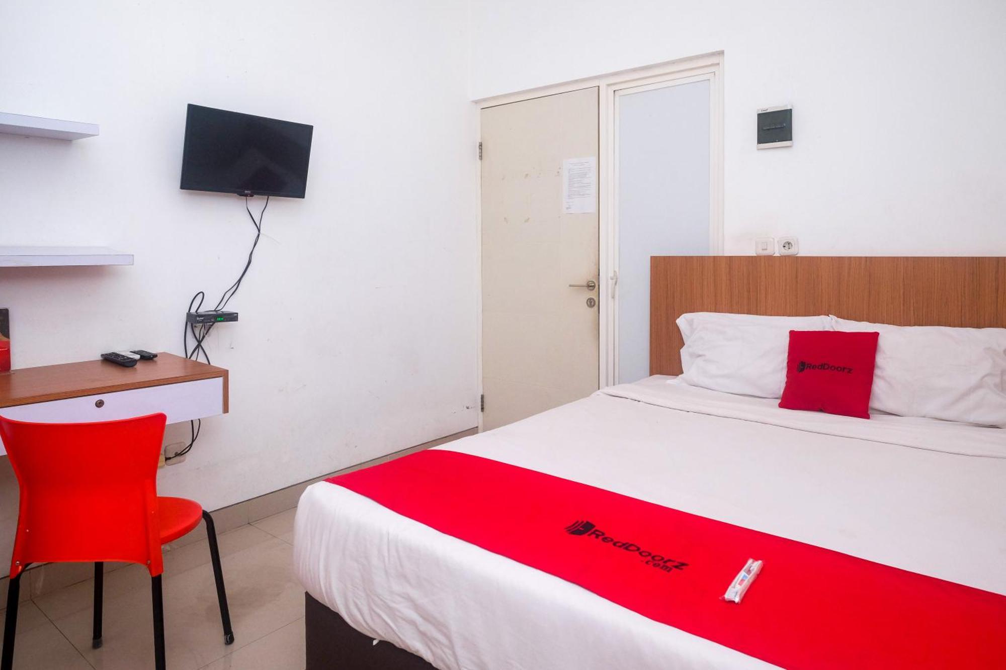 Reddoorz Syariah Near Simpang Lima Semarang Hotel Jomblang Exterior photo