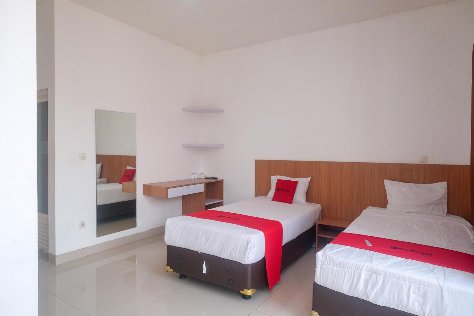 Reddoorz Syariah Near Simpang Lima Semarang Hotel Jomblang Exterior photo