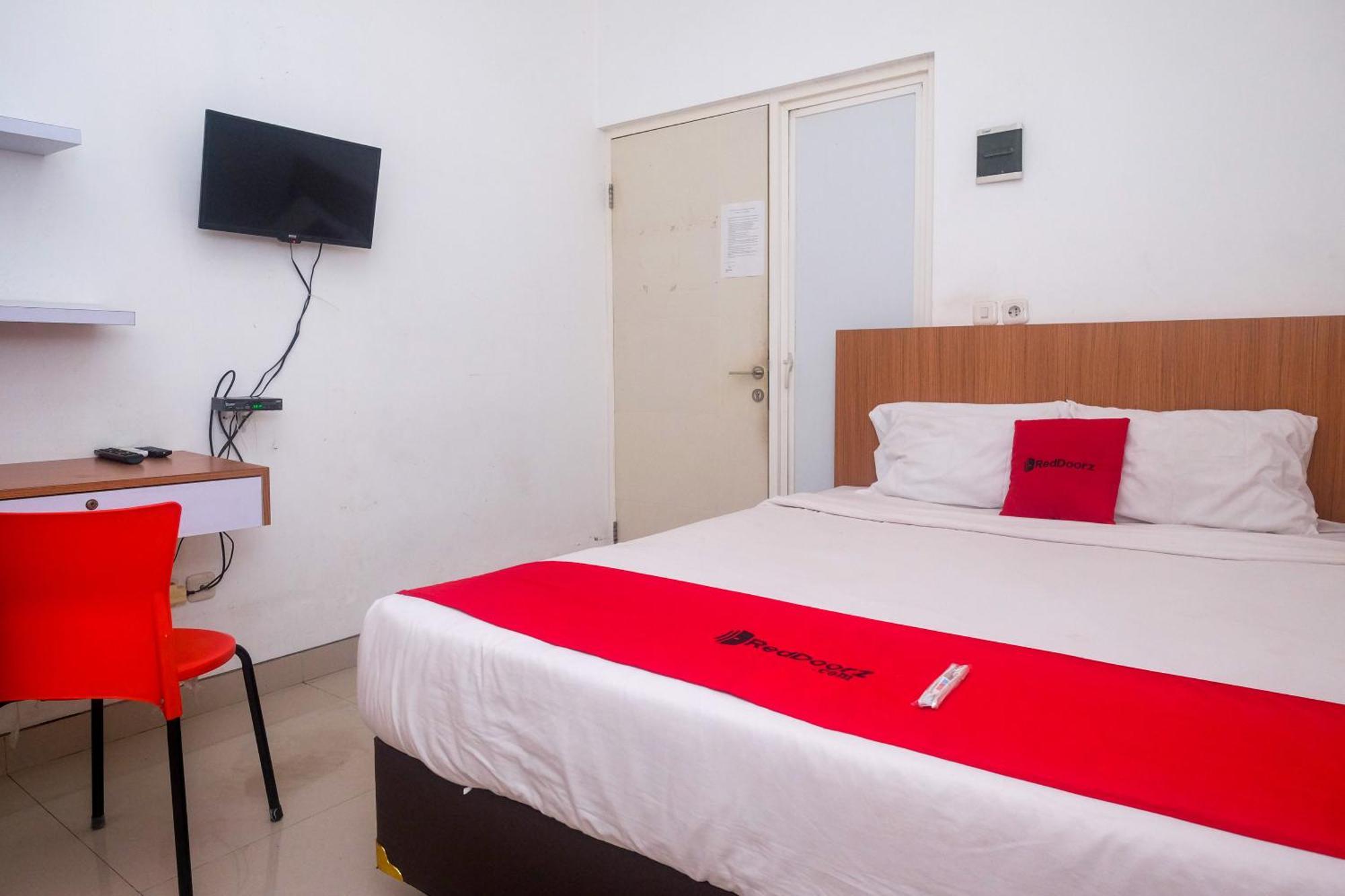 Reddoorz Syariah Near Simpang Lima Semarang Hotel Jomblang Exterior photo